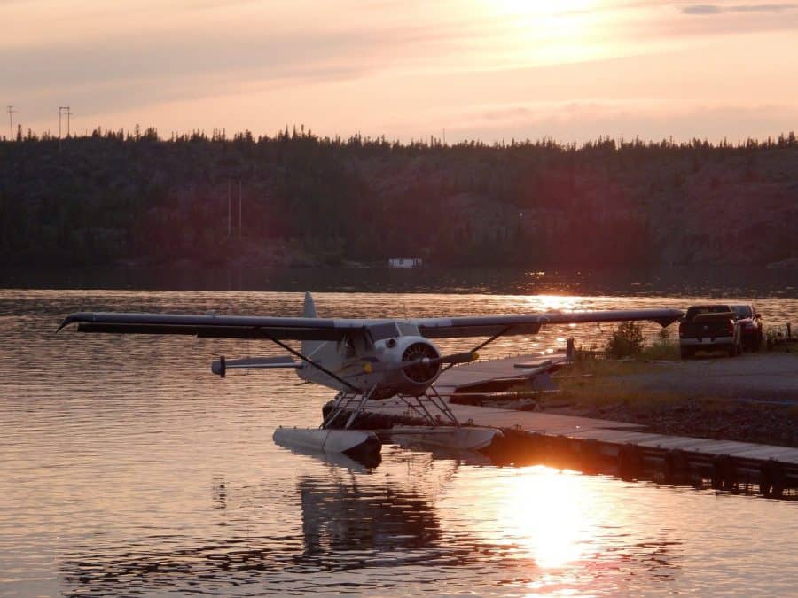 float plane tour in yellowknife