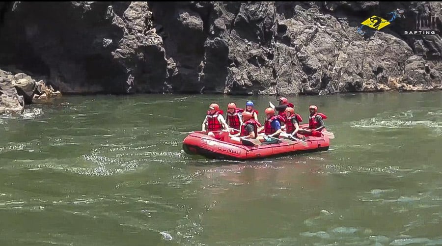 white water rafting in victoria falls