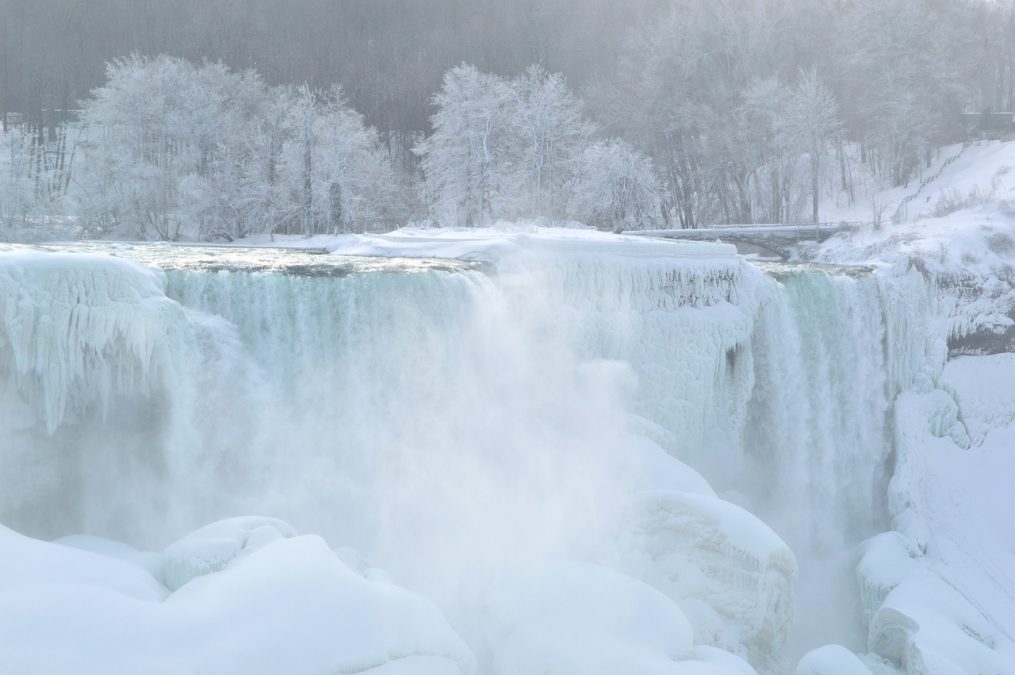 niagara falls frozen