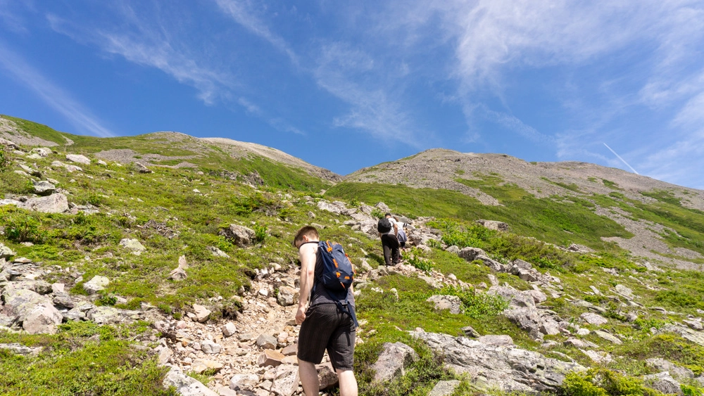 hiking gros morne mountain