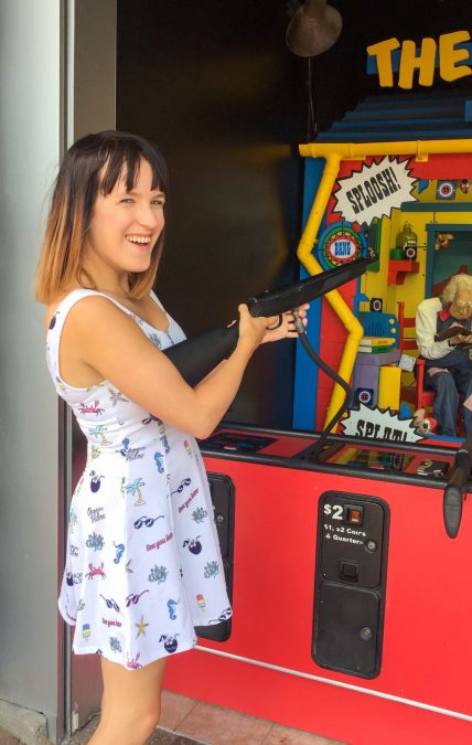 girl playing arcade games niagara falls