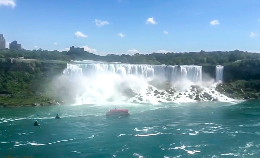 Zip-liners over Niagara Falls