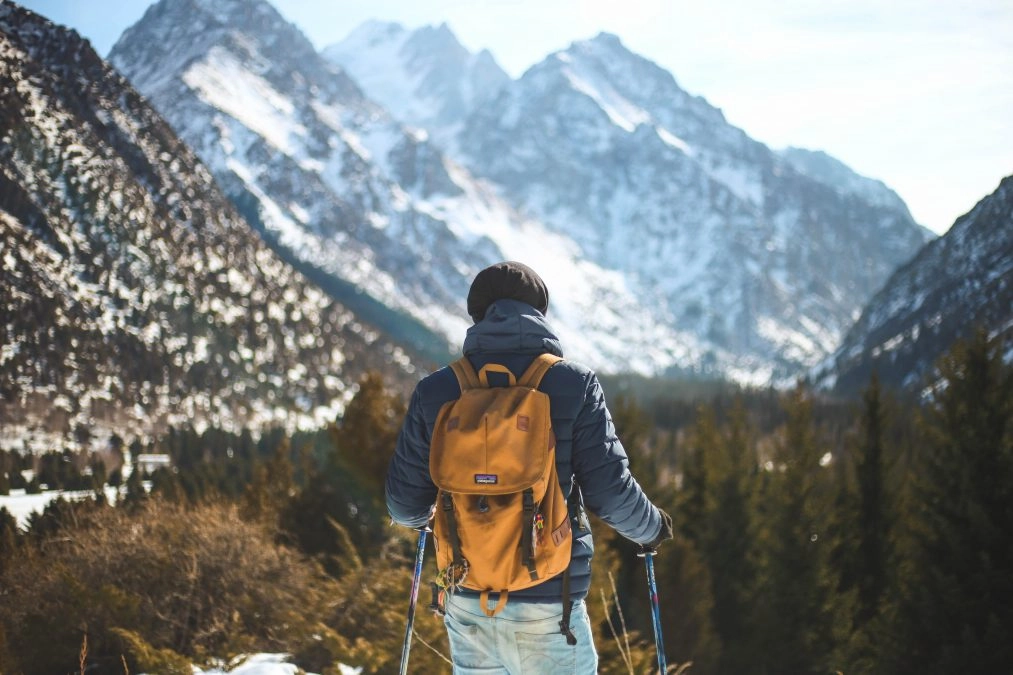 what to pack on a day hike layers