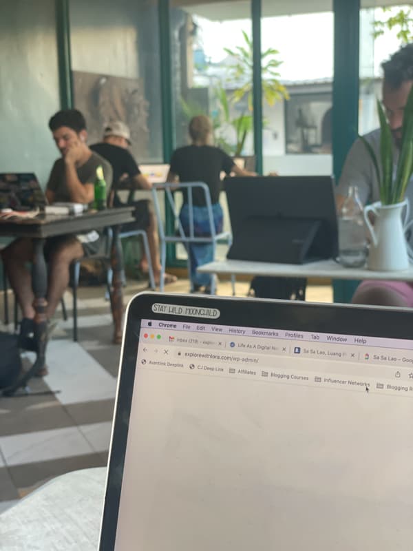 laptop in coffee shop
