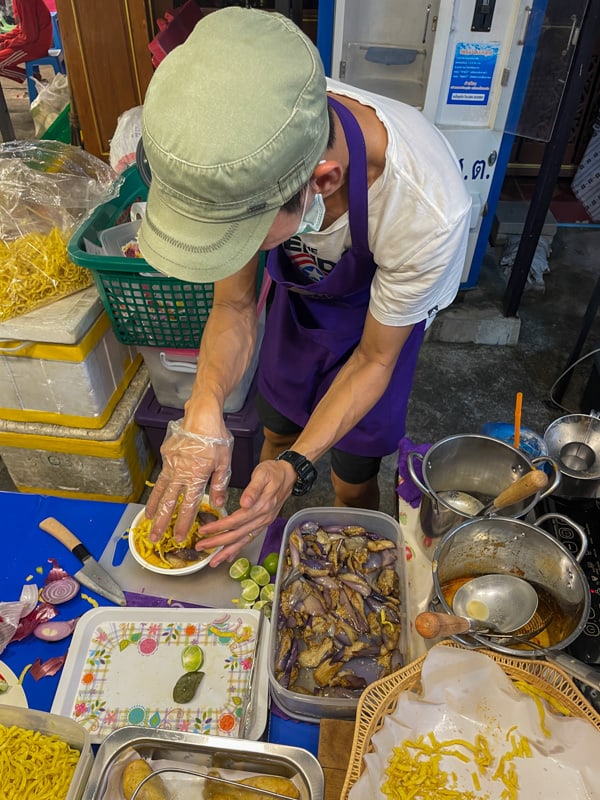 strete food vendor in thailand