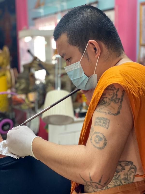 ajarn giving sak yant tattoo