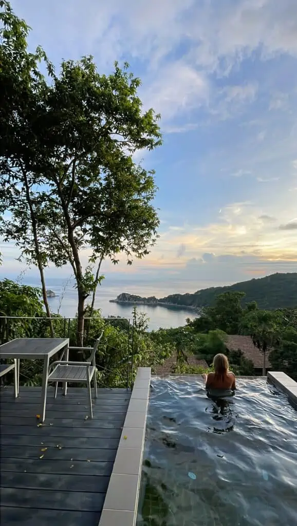 lora in villa in koh tao