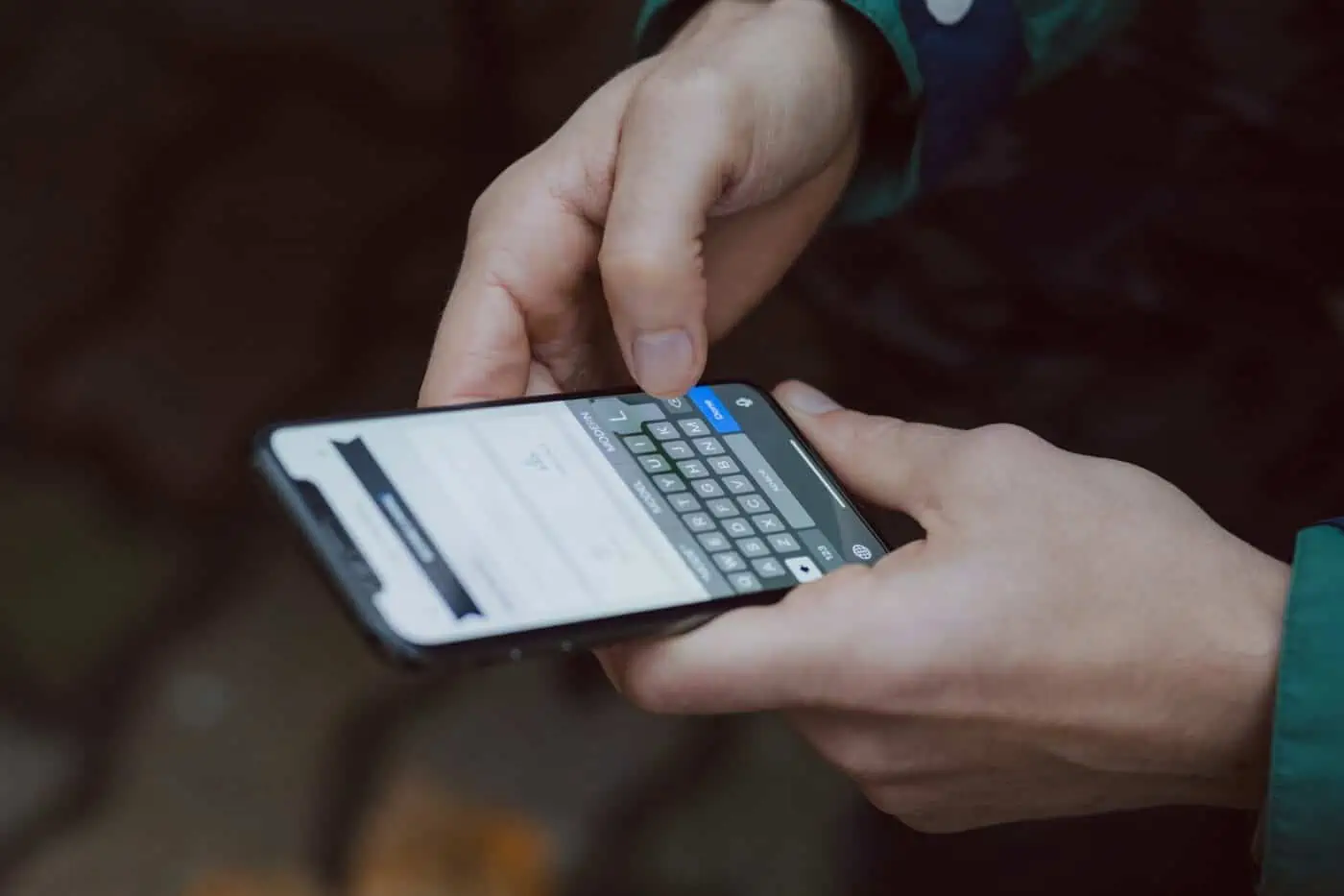 hands holding a phone